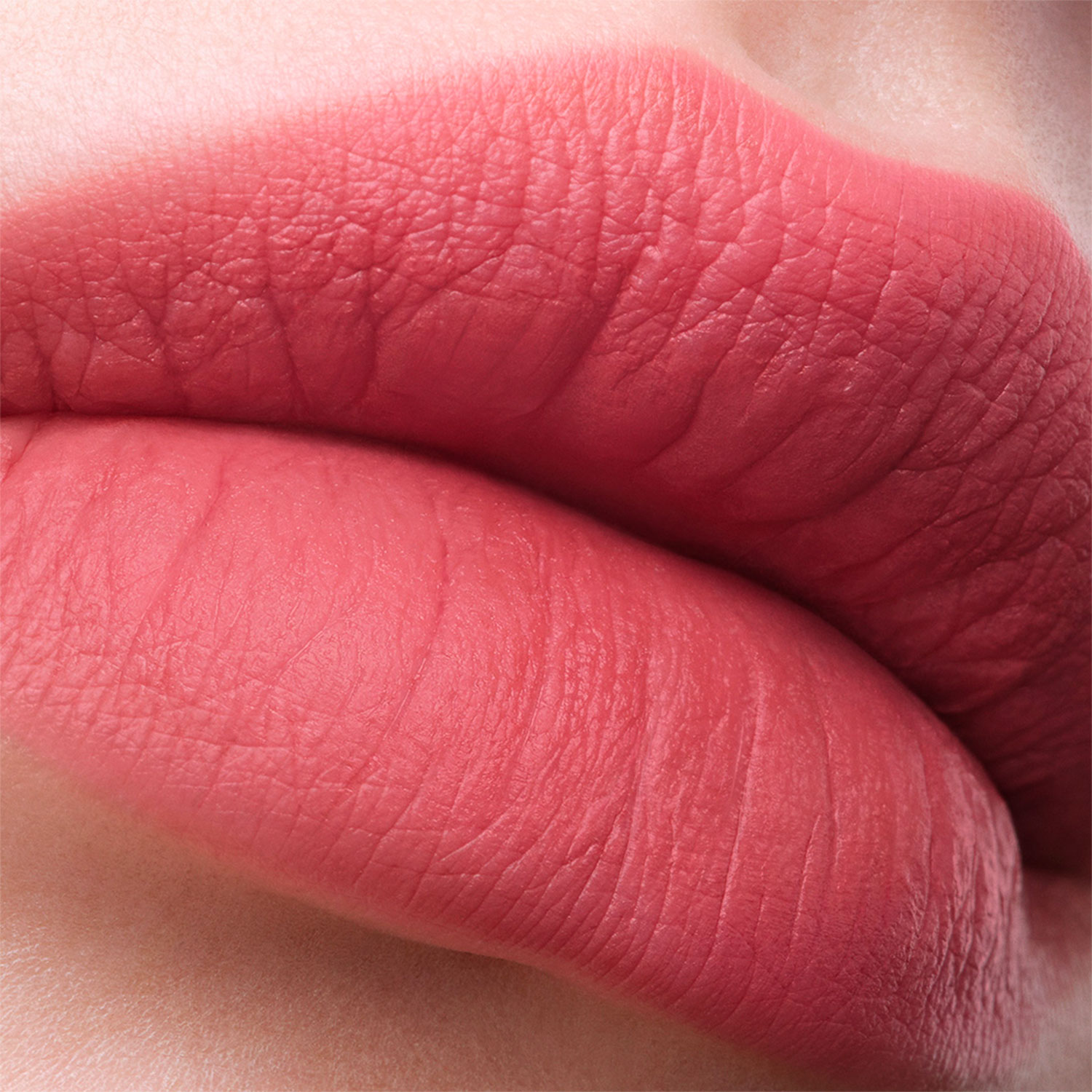 LE ROUGE VELVET MATTE (LABIAL MATE DE LARGA DURACIÓN CON EFECTO VOLUMINIZADOR)